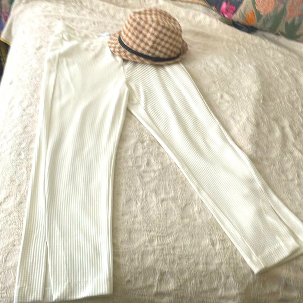 NWOT Maison d' Amelie White Waffle Weave White w/side Slit Midwaist Pants Size 8